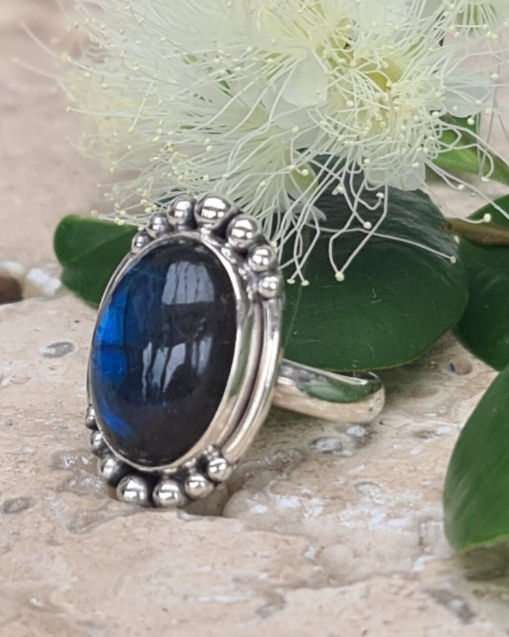 Nala Labradorite Ring