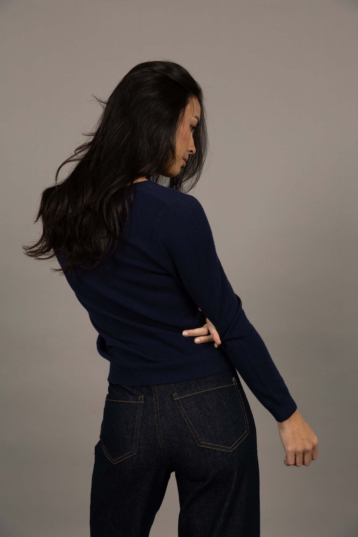 Hanna V-Neck Jumper – Lightweight Knit