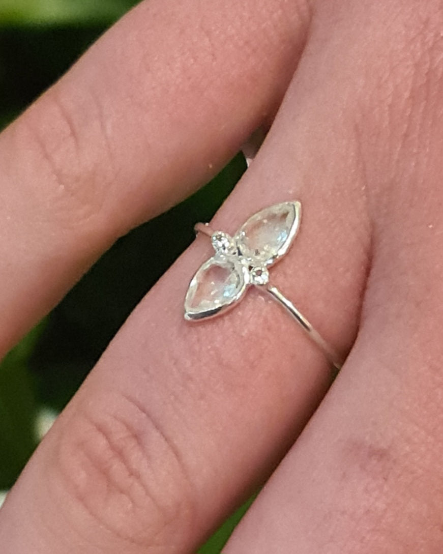 Liana Quartz Crystal Ring