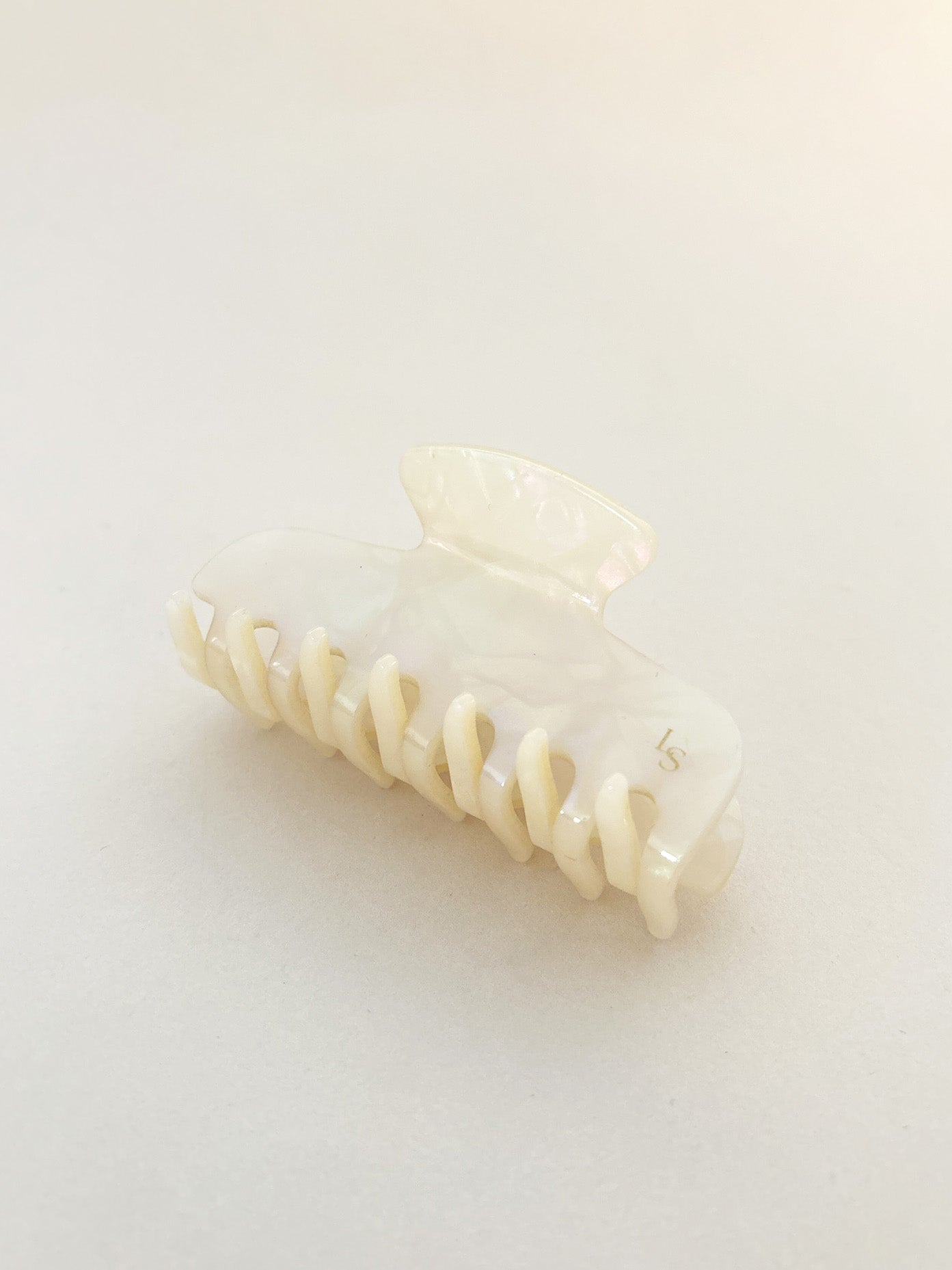 Petit Hair Claw Clip - Ivory