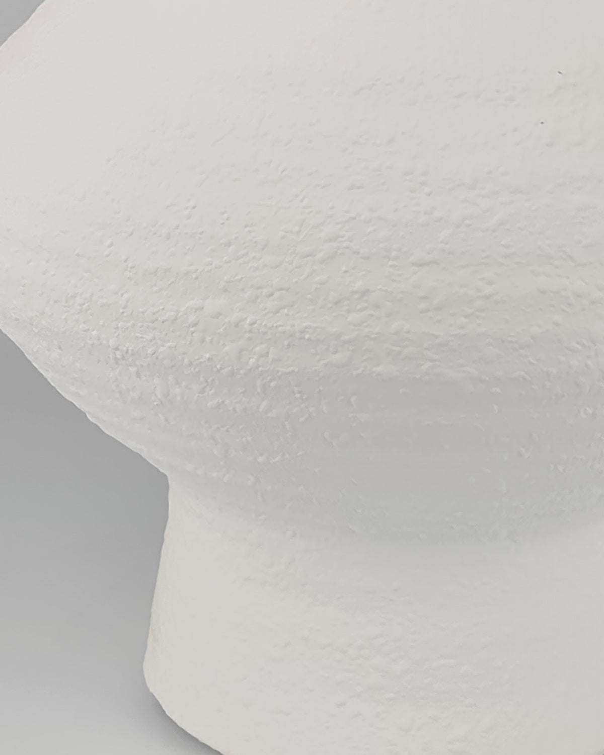 Seanna White Vase / Pot
