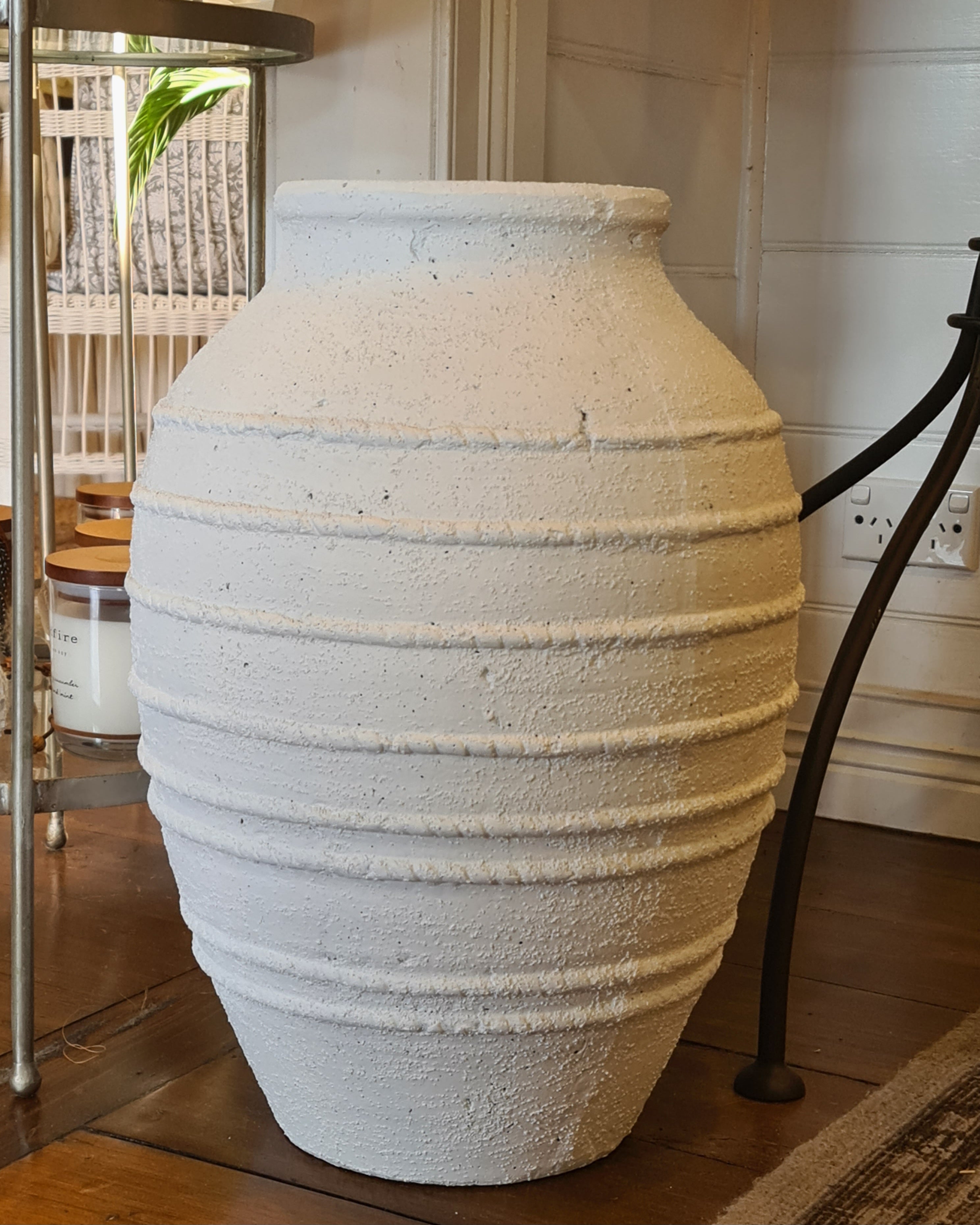 Kahlia White Urn