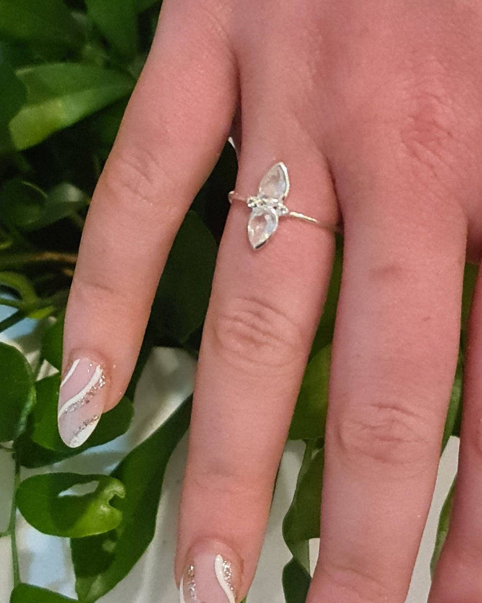 Liana Quartz Crystal Ring