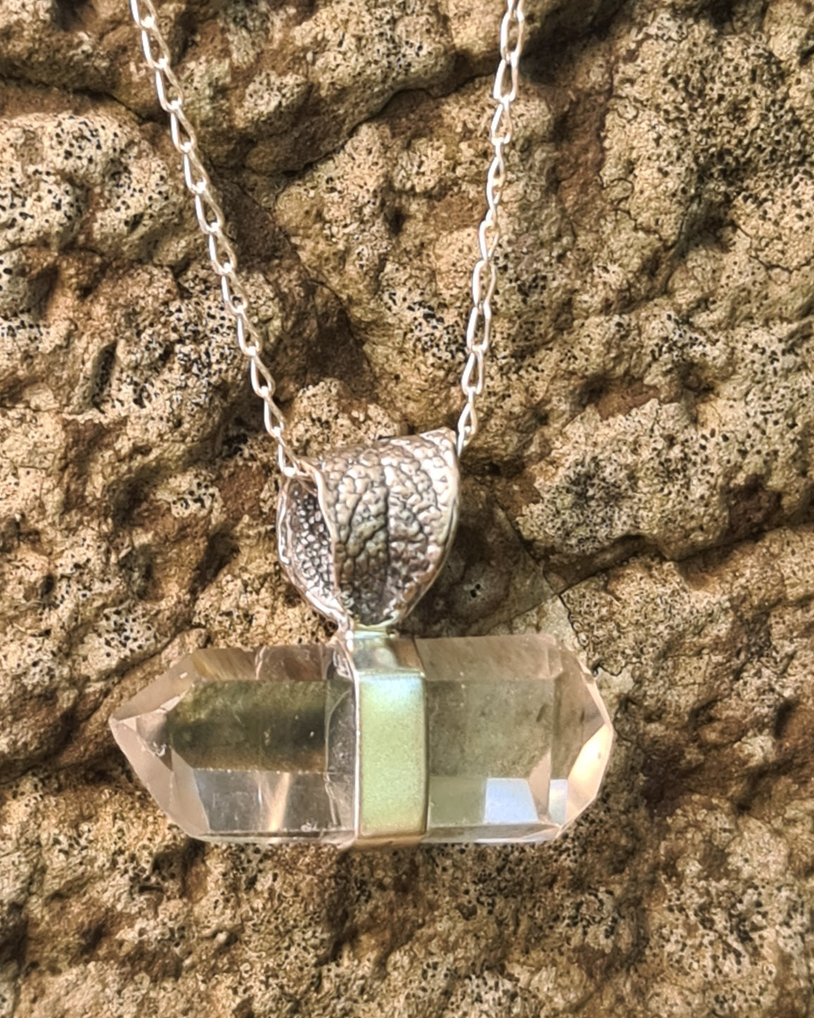 Nora Quartz Pendant Necklace
