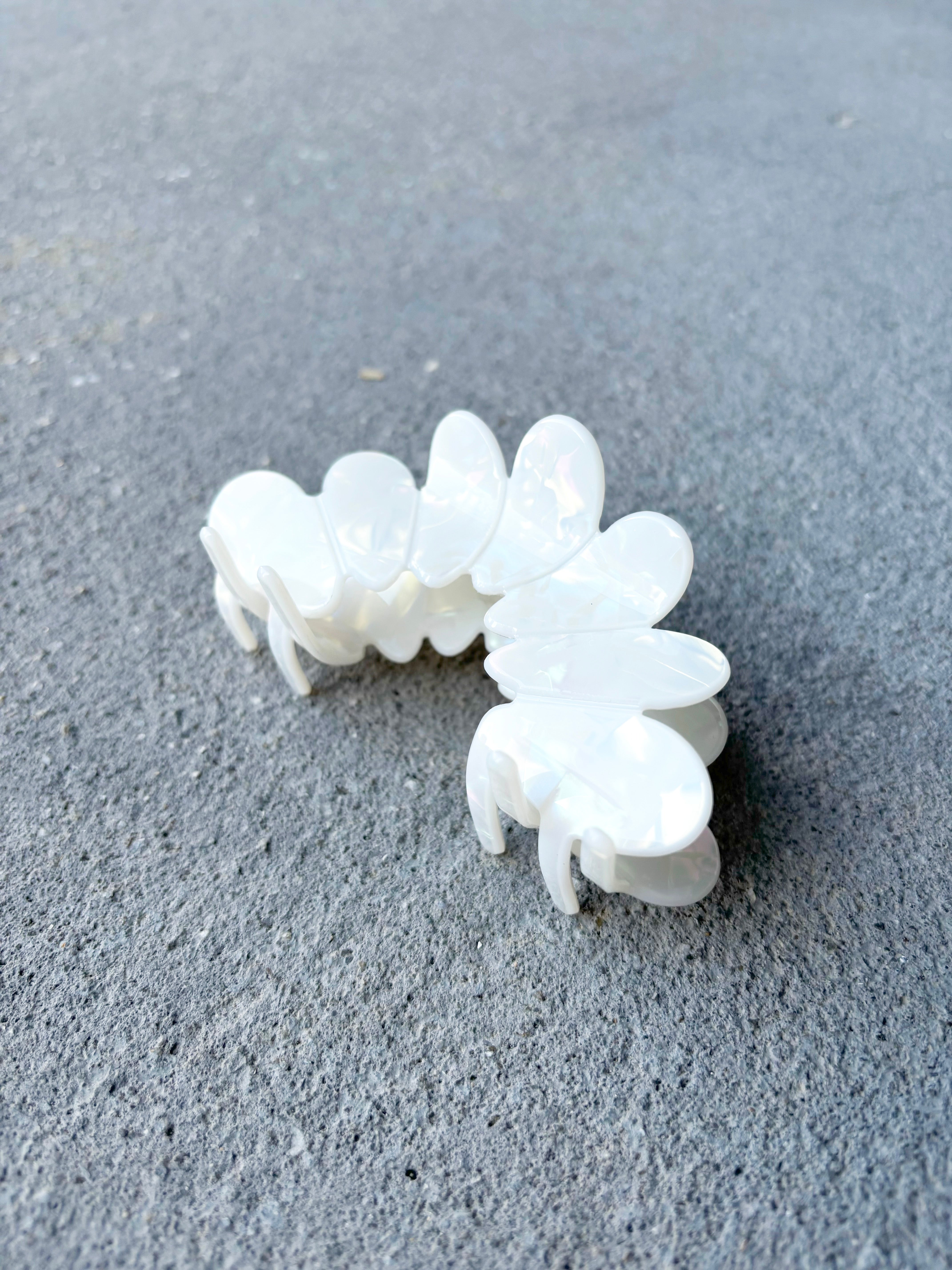 Petal Hair Claw Clip – Ivory