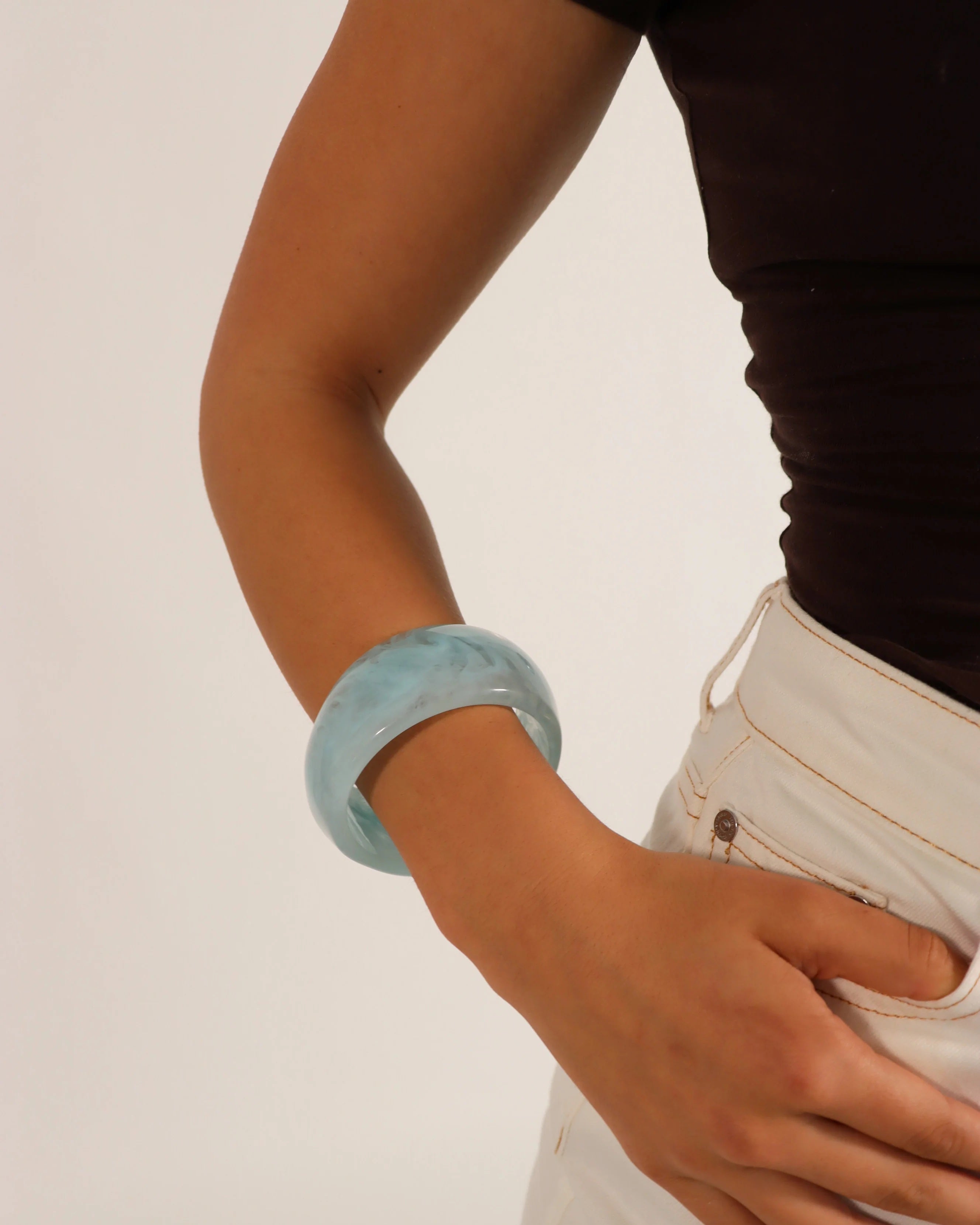 Susha Resin Bangle – Sky Blue